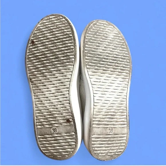 Women's White Slip-On Sneakers with Chunky Gold Chain Size 7.5 - Picture 7 of 7